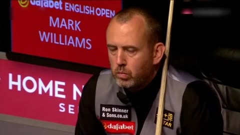 帕尔特伊听证会法院外，有抗议者举横幅批评阿森纳不作为